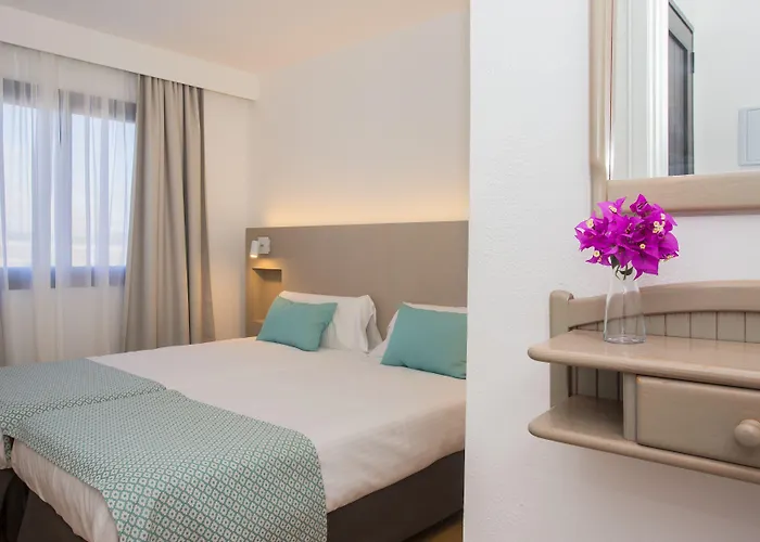 Hotel apartamentowy Tulipanes 2*