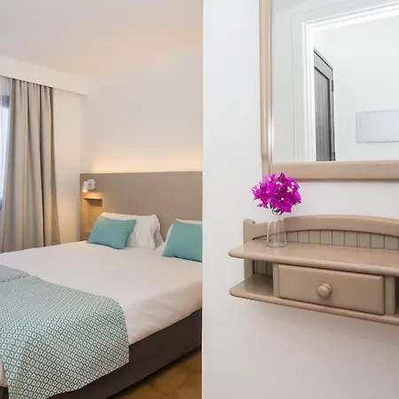 Tulipanes Apart Otel 2*