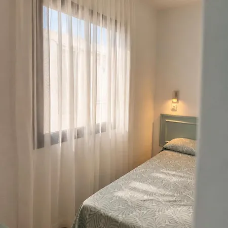 Tulipanes Aparthotel 2*