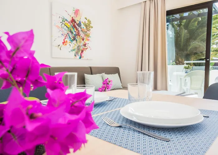 Aparthotel Tulipanes 2*